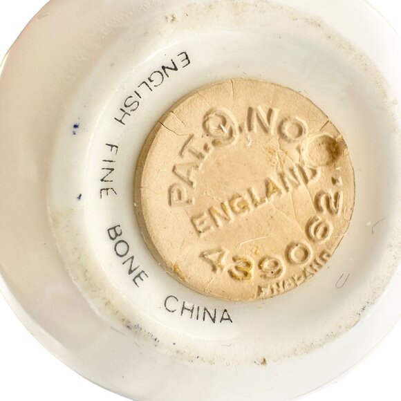 Vintage English Fine Bone China Salt and Pepper Shakers White with Yellow Flower - Picture 4 of 5